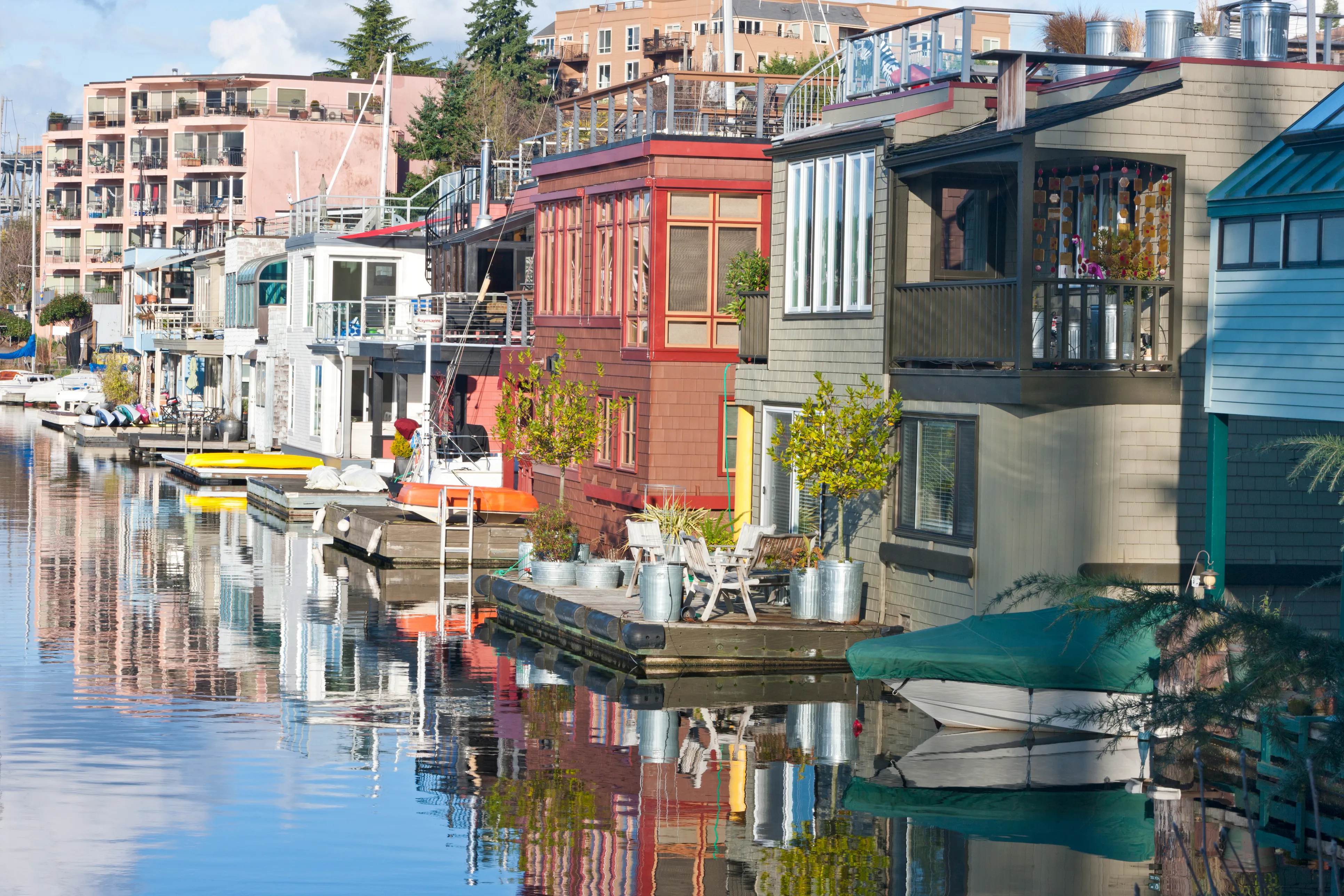 Floating homes along the Eastlake shore of Lake Union