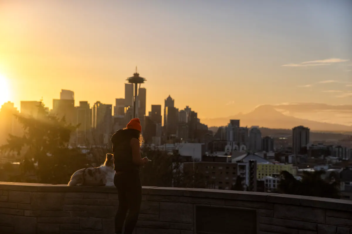 Seattle skyline and Mount Rainier at sunrise from Kerry Park